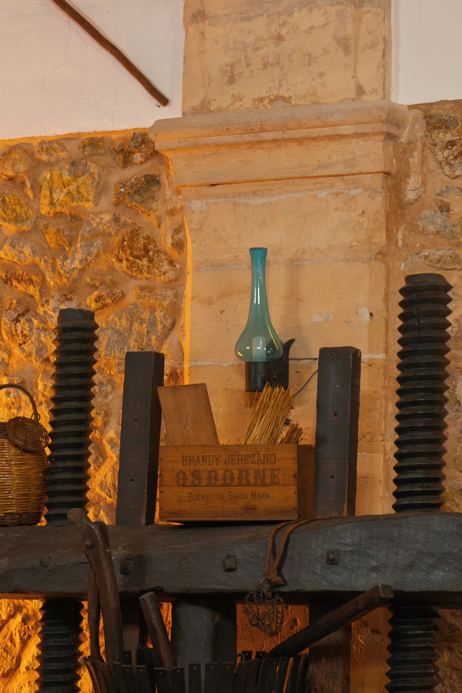 Detalle del husillo de la antigua prensa de vino